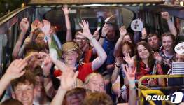 [뉴스1 PICK]“새만금 잼버리 끝, 서울 관광 시작” 영국 대원들 서울시 야경투어