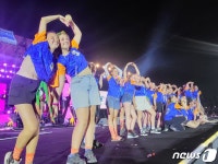 신나는 K-pop 댄스, 열정적으로 춤추는 네덜란드 대원들