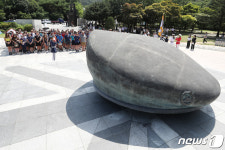 英 스카우트 대원들, 영국군 설마리전투 추모공원 참배