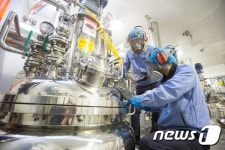 에스티팜, mRNA 백신 개발 순항…스마트캡 안전성 확보한 듯