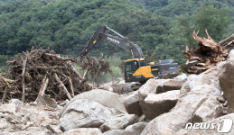 수해 복구 중 전해진 태풍 소식