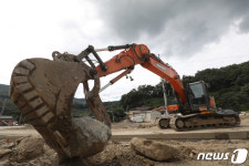 수해 복구 중 전해진 태풍 소식
