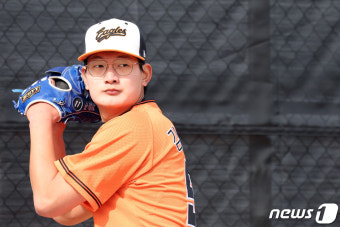 한화 '슈퍼루키' 김서현, 63일만에 1군 복귀…선발 데뷔전은 비로 밀려