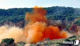 북한 석화간석지 건설장서 대발파 진행…1차 물막이 공사 부각