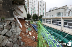 전국 할퀸 태풍 카눈에 학교 34곳 시설피해