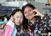 [뉴스1 PICK]“땡큐 코리아”…잼버리 대원들 아쉬움 속 출국