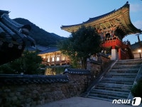 코 닿을 듯 험한 코재, 목 축이는 임걸령…안개바다 연하천을 건너다