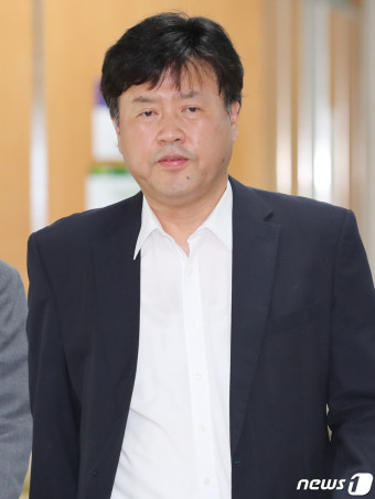 불법 대선자금 의혹 관련 공판 출석하는 김용 전 부원장