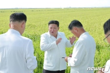 태풍 피해 지역 다시 찾은 김정은 기적 창조…완전 복구 선언