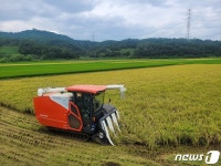 경남 하동군, 금남면서 올해 첫 벼 수확…조생종 조원 5톤