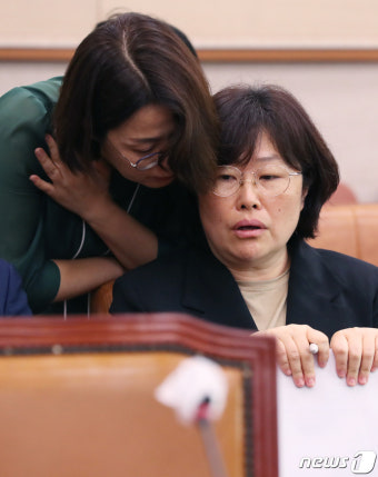 법사위서 대화하는 유재은 법무관리관
