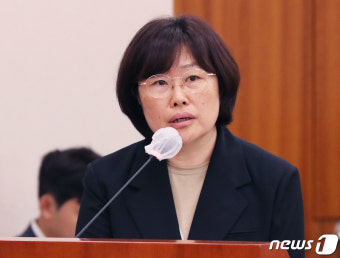 고 채 상병 사망 관련 질의에 답변하는 유재은 법무관리관