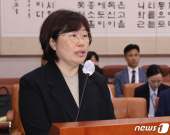 '해병대 사병 사망 수사' 관련 질의 받는 유재은 법무관리관