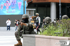 을지훈련 임하는 장병들