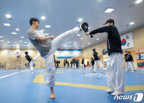 훈련 매진하는 태권도 국가대표