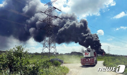 화성 자원순환시설 화재…치솟는 검은 연기