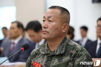 생각에 잠긴 김계환 해병대사령관