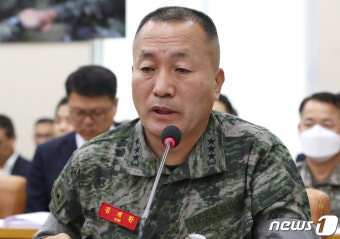 질의에 답하는 김계환 해병대사령관
