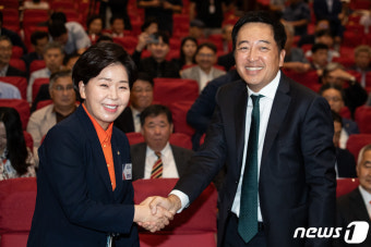 금태섭 전 의원과 손 맞잡는 양향자 한국의희망 공동대표