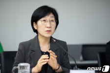 화학규제 개선 관련 기업 간담회 하는 한화진 장관