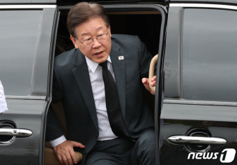 대전현충원 도착한 이재명 대표