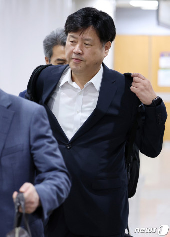 법정 향하는 김용 전 부원장