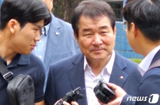 김천지원 영장실질심사 출석하는 김충섭 김천시장