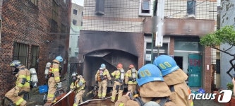부산 목욕탕 화재 진압 중 폭발…구청장·소방관 등 17명 중경상(종합2보)