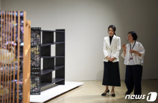 청주공예비엔날레전 찾은 김건희 여사