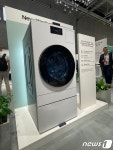 꿈의 제품 나왔다는데…삼성·LG, 일체형 세탁건조기 차이는 [IFA 2023]