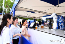 맥주 따라주는 로봇, 비어 박스 신기하네