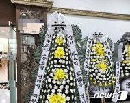 “아내·자녀 아끼던 사람이 왜” 군산 30대 교사 발인식, 동료 오열 속 엄수