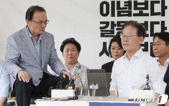 단식 농성 찾은 이해찬 