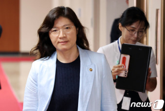 국무회의 참석하는 장미란 차관