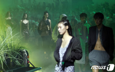 멋진 워킹 선보이는 모델들