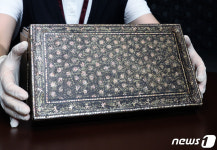 800년 베일 벗은 13세기 고려 나전칠기 나전국화넝쿨무늬상자 공개