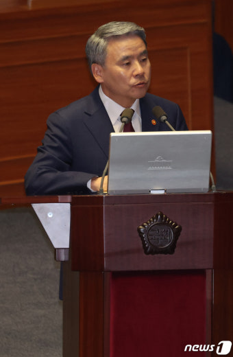 대정부질문 답변하는 이종섭 국방장관