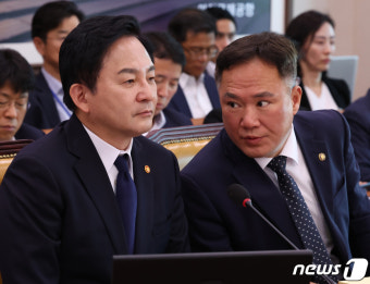 백원국 차관과 대화하는 원희룡 장관