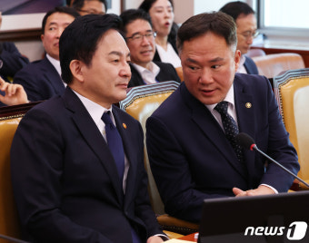 백원국 차관과 대화하는 원희룡 장관