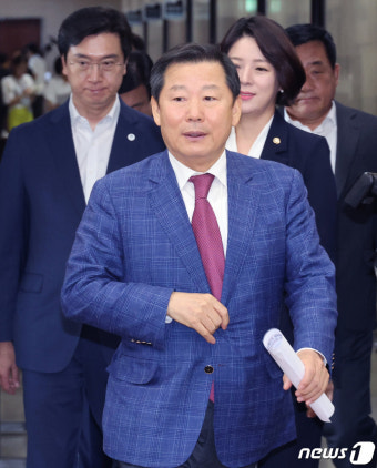 강서구청장 보궐선거 공천관리회의 참석하는 이철규 공관위원장