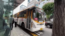 문도 안 열어주고 안간다고! 버럭…시각장애인의 버스 탑승 설움[영상]