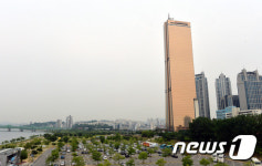 아기 찾겠다 한밤 63빌딩서 경비원 폭행한 30대 여성…현행범 체포