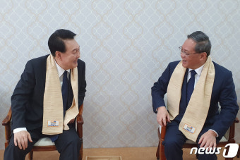 윤 대통령, 리창 中 총리와 환담
