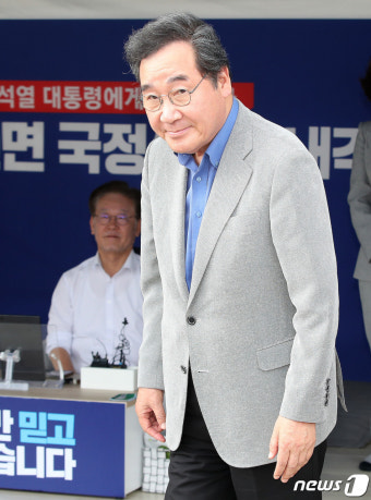 이재명 대표 격려 방문 마치고 떠나는 이낙연