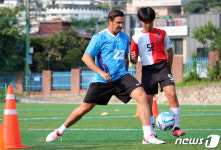 유소년 지도하는 마시모 오도