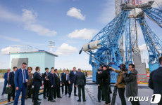 [포토] 김정은·푸틴, 보스토치니 우주기지 시찰