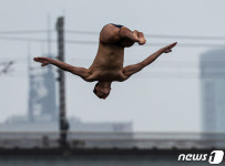 에이든 헤슬롭, 영혼을 담은 연기