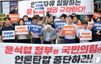 인사하는 김용진 뉴스타파 대표