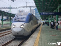 가족과 서울 나들이 준비했는데…파업 첫날 경남 승객도 줄어(종합)
