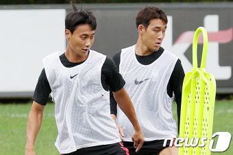 훈련하는 백승호·송민규